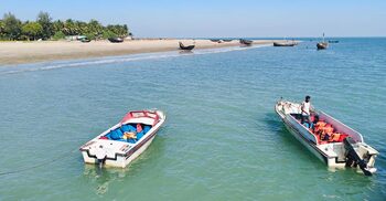 সেন্টমার্টিন থেকে ফেরার পথে স্পিডবোট ডুবিতে মা-মেয়ের মৃত্যু