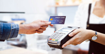 সংকটের চাপ ক্রেডিট কার্ডের ওপর