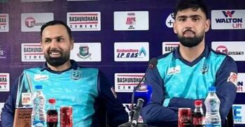 ‘আসেন ওস্তাদ, আসেন’