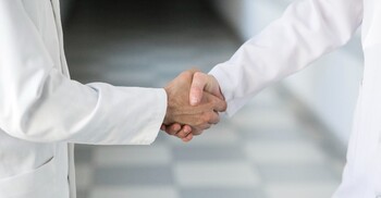 মুসাফাহার সময় যে দোয়া পড়লে গুনাহ মাফ হয়