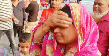 Crude bombs explode within minutes in Dhaka, woman injured