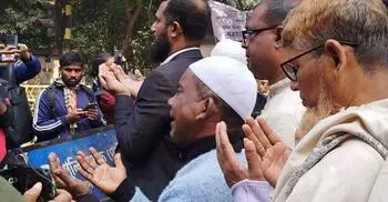 খালেদা জিয়ার কবর জিয়ারতে এসে অঝোরে কান্না