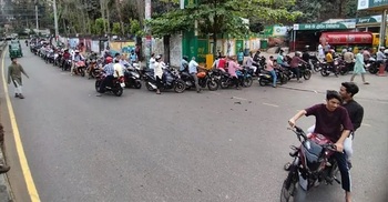 Crowds at Ctg filling stations despite 25 days’ octane stock