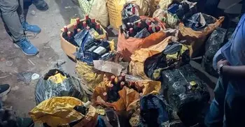 চট্টগ্রামে মাইক্রোবাসে তল্লাশি চালিয়ে মিললো ২১ কার্টন বিদেশি মদ