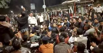 চবিতে ছাত্রদল-শিবির মুখোমুখি, মূল গেটের বাইরে বহিরাগতদের অবস্থান