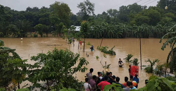 Flood wreaks havoc in 8 districts along eastern border, may spread further