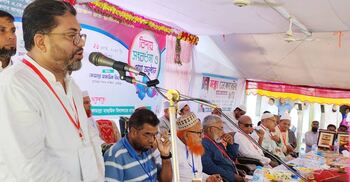 তিন শিক্ষককে ওমরাহ প্যাকেজ উপহার দিলেন শিক্ষার্থীরা