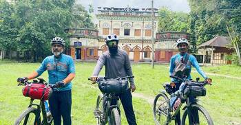 জমিদারবাড়ি ও তিন সাইকেল আরোহীর গল্প