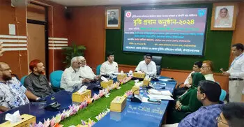 অস্বচ্ছল মেধাবীদের বৃত্তি দিলো দুদক