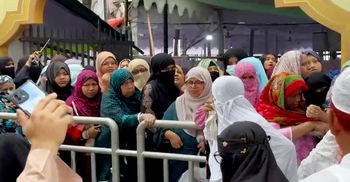 গেট ভেঙে ভিতরে ঢুকে ঈদের নামাজ আদায় করেছি