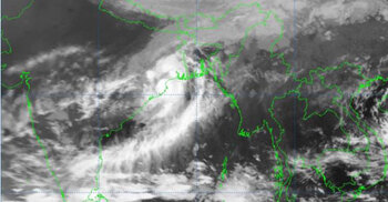 উড়িষ্যায় আঘাত হেনে শক্তি হারালো ঘূর্ণিঝড় দানা