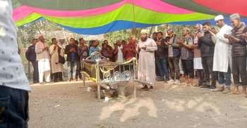 ডান্ডাবেড়ি পায়ে বাবার জানাজায় অংশ নিলেন ছাত্রদল নেতা