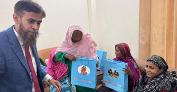 নিজ খরচে বৃদ্ধাশ্রমের মায়েদের পছন্দের খাবার খাওয়ালেন ডিসি