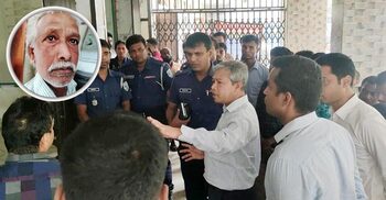 ১১ বছর ঘুরেও সেবা পাননি, ক্ষুব্ধ হয়ে ডিসি কার্যালয়ে ভাঙচুর