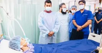 চট্টগ্রামে হাসপাতালে গিয়ে গুলিবিদ্ধ শিশুটির খোঁজ নিলেন জেলা প্রশাসক