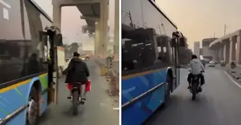 রিলস বানানোর নেশায় চলন্ত বাসের দরজা খুলে দিলেন বাইকার