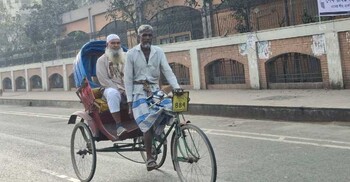 ভোটের দিনে রিকশার চাহিদা তুঙ্গে, বেড়েছে ভাড়া