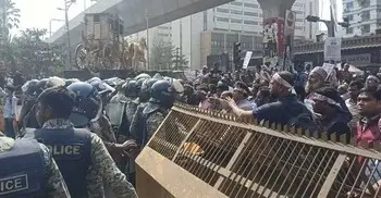 যমুনা অভিমুখে আন্দোলনকারীদের ওপর জলকামান, সাউন্ড গ্রেনেড নিক্ষেপ