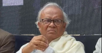 মঞ্চে অপেক্ষা করছেন রুহুল কবির রিজভী