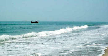 বঙ্গোপসাগরে ঝড়ে মাছ ধরার নৌকাডুবি, জেলে নিখোঁজ