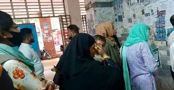 গাঁজাসহ আটক নারী ৩ সন্তান নিয়ে কারাগারে, কিশোর ছেলে উন্নয়ন কেন্দ্রে