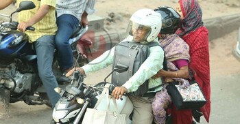 অফিস শেষে ঢাকা ছাড়ছেন অনেকে, পথে পথে তীব্র যানজট