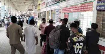 চাঁদরাতে ছুটি, ঈদের দিনেও বাড়ি ফিরছেন অনেকে