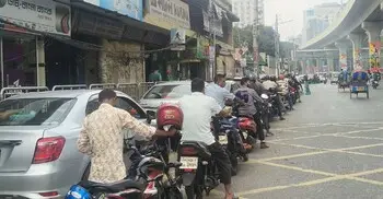 ঈদযাত্রায় তেল নিতে ঘণ্টার পর ঘণ্টা অপেক্ষা, ফিলিং স্টেশনে ভিড়