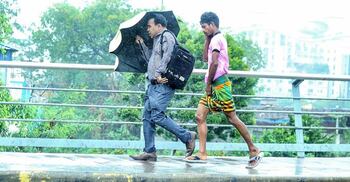 সন্ধ্যার মধ্যে ৭ অঞ্চলে ঝোড়ো হাওয়াসহ বজ্রবৃষ্টির আভাস