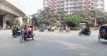 বিজয় দিবসে ঢাকায় গণপরিবহন কম, সড়ক প্রায় ফাঁকা