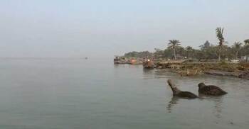 12,000 Dhalchar people battle water with no embankment