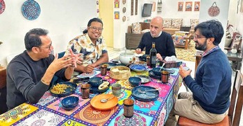 প্রিয় মানুষের সঙ্গে দিল্লির দিনের গল্প