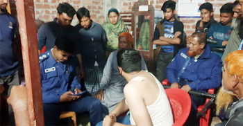 মেয়েকে মারধর করায় জামাইয়ের বাড়িতে শ্বশুরের হামলা