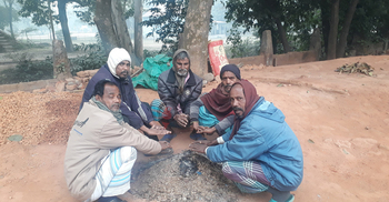 দিনাজপুরে হিমেল বাতাসে অসহনীয় হয়ে উঠছে শীত