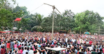 পহেলা বৈশাখে দিনাজপুরে চড়ক পূজা উদযাপন