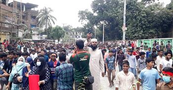 দিনাজপুরে বিচারপতি-হুইপের বাড়ি ভাঙচুর-আগুন