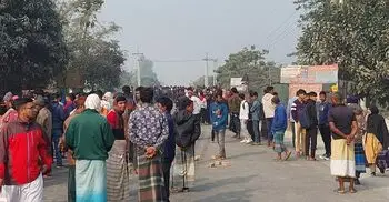 দিনাজপুরে বাসের চাকায় পিষ্ট হয়ে শিশুর মৃত্যু, মহাসড়ক অবরোধ