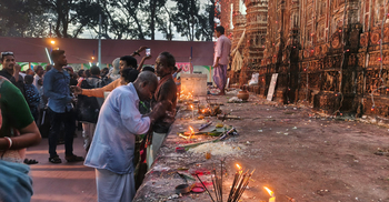 দেশি-বিদেশি পুণ্যার্থীর পদচারণায় মুখর কান্তজীউ মন্দির