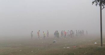 দিনাজপুরে জেঁকে বসেছে হাড়কাঁপানো শীত, বিপর্যস্ত জনজীবন