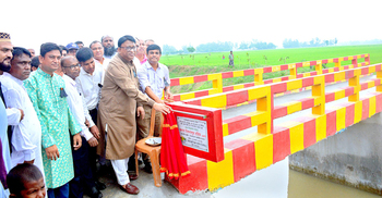 ‘আমেরিকার কংগ্রেসম্যান বলেছেন শেখ হাসিনাকে আবার ক্ষমতায় আনা উচিত’