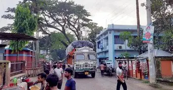 হিলি কাস্টমসে আজ নিলামে উঠছে ৭৬ যানবাহন