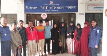 ঘোড়াঘাট মোজাম পার্কে অভিযান, যৌনকর্মীসহ আটক ১০