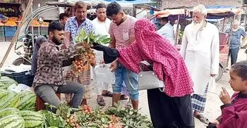 সময়ের আগেই দিনাজপুরের বাজারে লিচু, দাম চড়া