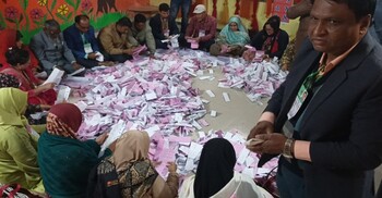 দিনাজপুরে সুষ্ঠু ভোটগ্রহণ শেষে শুরু হয়েছে গণনা