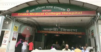 স্টাফ বাস থেকে নেমে পার হচ্ছিলেন রাস্তা, ওই বাসের চাপায় গেলো প্রাণ