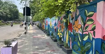 ঢামেক হাসপাতালের সামনে ফুটপাত থেকে হকার সরিয়ে সৌন্দর্যবর্ধন