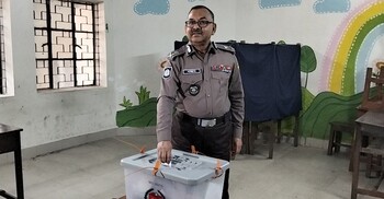 মোহাম্মদপুরে ভোট দিলেন ডিএমপি কমিশনার