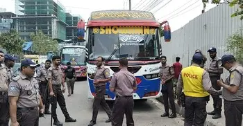 মহাখালীতে অবৈধ পার্কিংয়ের বিরুদ্ধে ডিএমপির কঠোর অভিযান