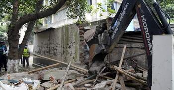 ৬০ ফিট সড়কের যানজট নিরসনে নতুন সংযোগ সড়ক নির্মাণ করছে ডিএনসিসি