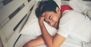 ঘুমের ঘাটতি কি গ্যাস্ট্রিক সমস্যা বাড়ায়?